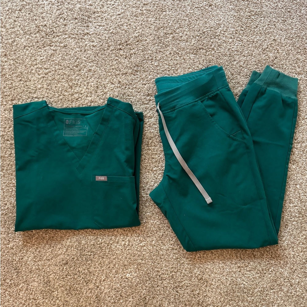 FIGS Hunter Green Scrub Set